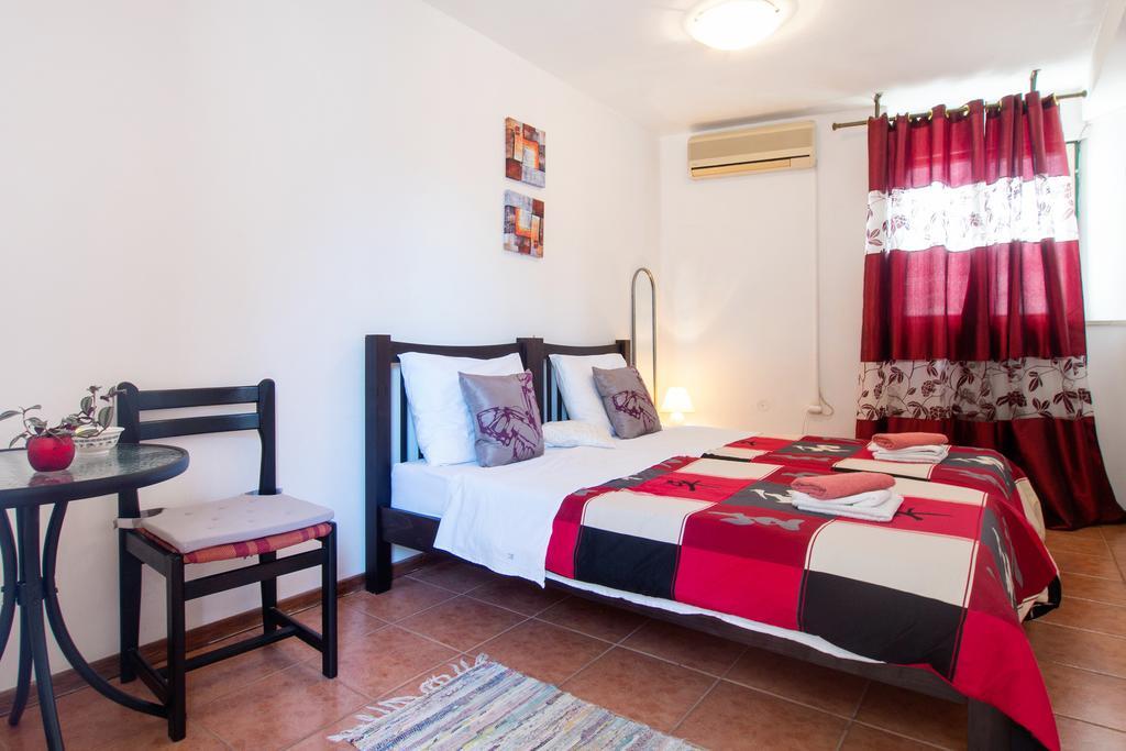 Split Accommodation Bilik gambar