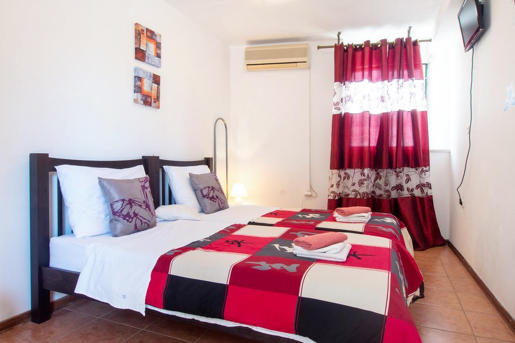 Split Accommodation Bilik gambar