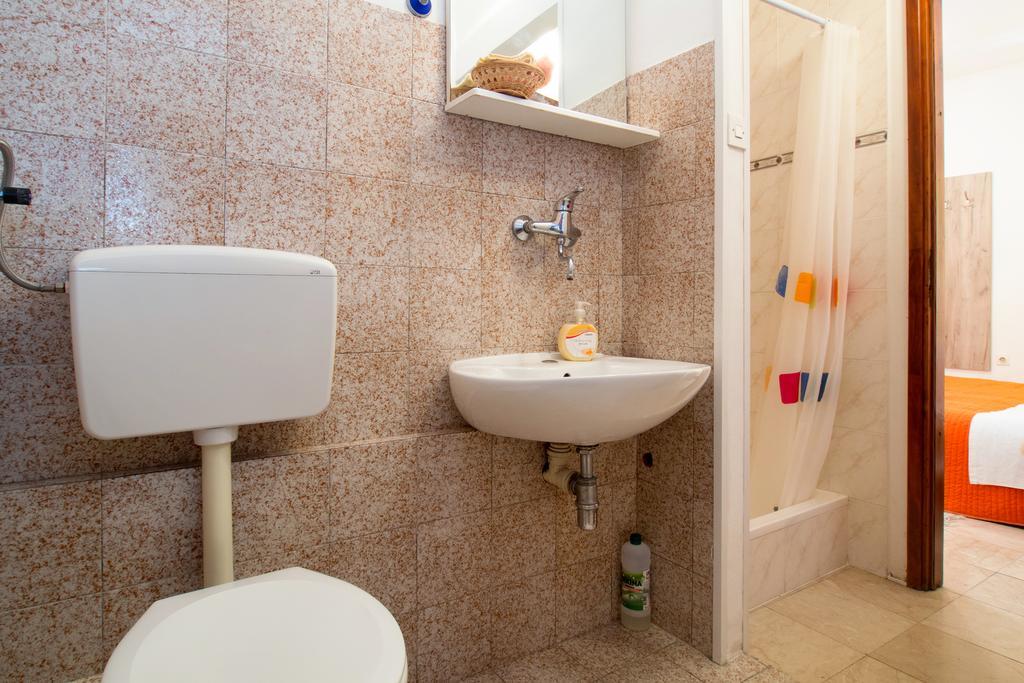 Split Accommodation Bilik gambar