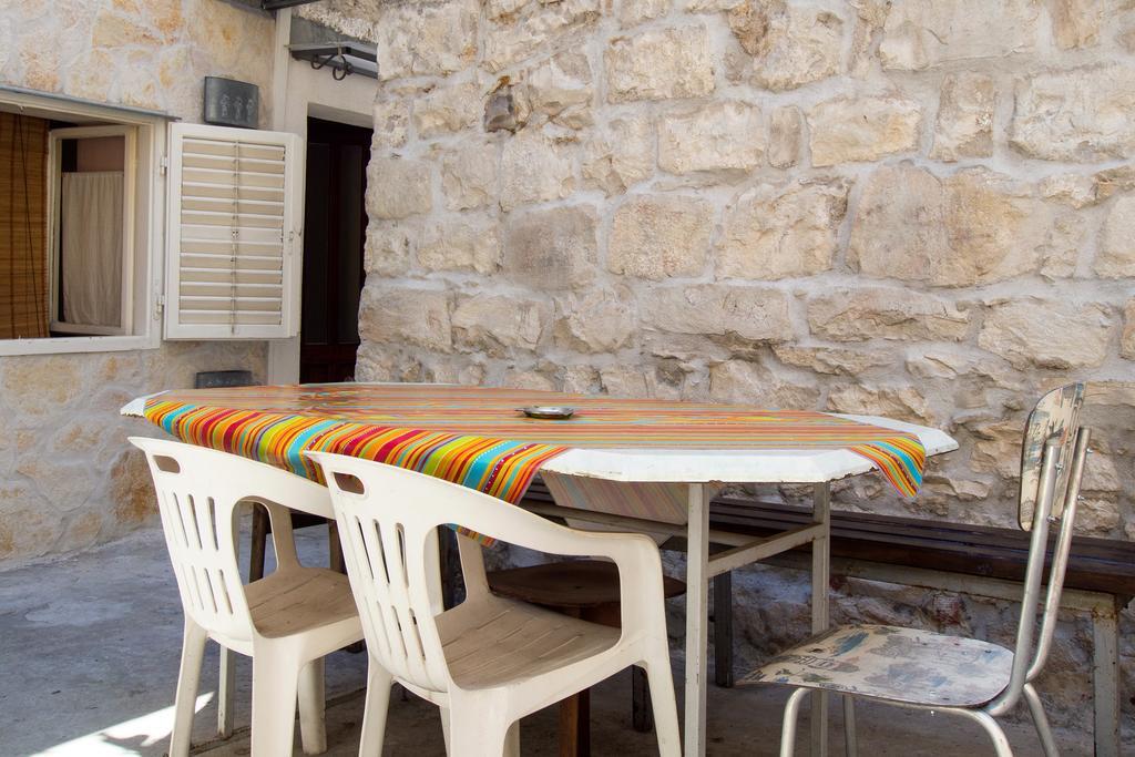 Split Accommodation Bilik gambar