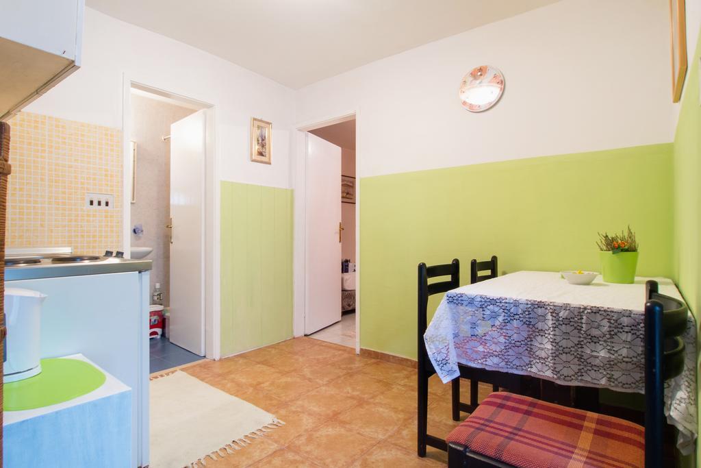 Split Accommodation Bilik gambar