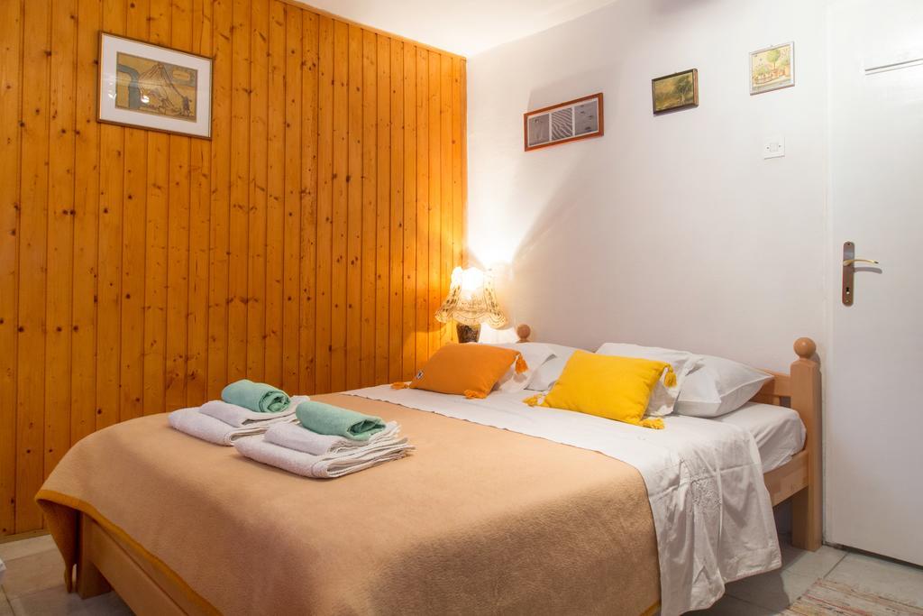 Split Accommodation Bilik gambar
